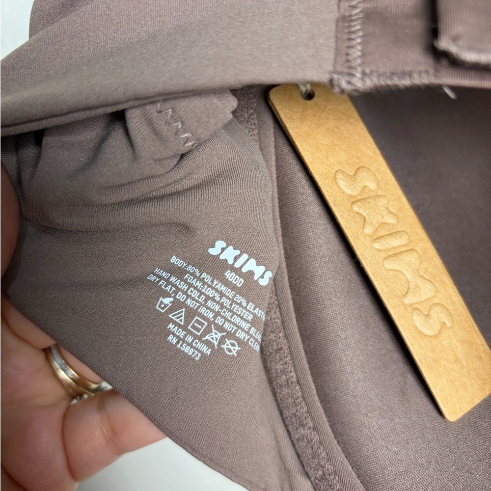 SKIMS Fits EverybodyT-Shirt Bra in Umber NWT - Picture 6 of 6